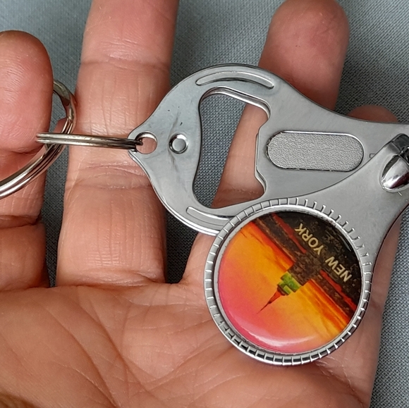 New York Keychain Beer Bottle Opener - Picture 6 of 7